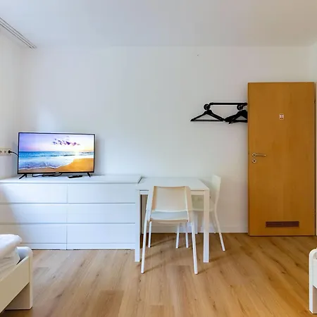 Budgetroom 3 Sz Balkonwohnung Fuer Teams *